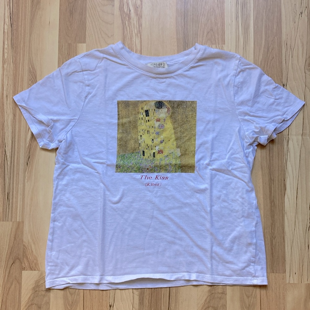 FOREVER 21 Gustav Klimt “The Kiss” Graphic Tee Size Small